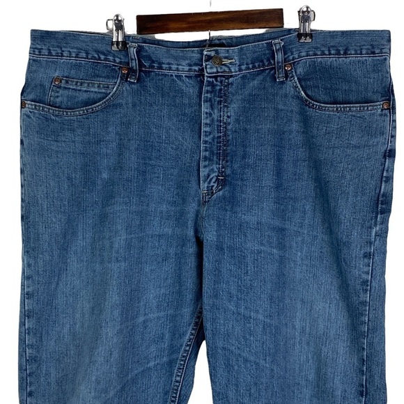 Lee Relaxed Fit Straight Leg Denim Jeans Men's 42 x 32 Medium Blue Frayed Hem - Picture 3 of 9